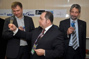 Директор Чемпионатов СтАР профессор В.В.Садовский благодарит организаторов чемпионата и передает эстафету г. Владивостоку Чемпионат-2013 года.